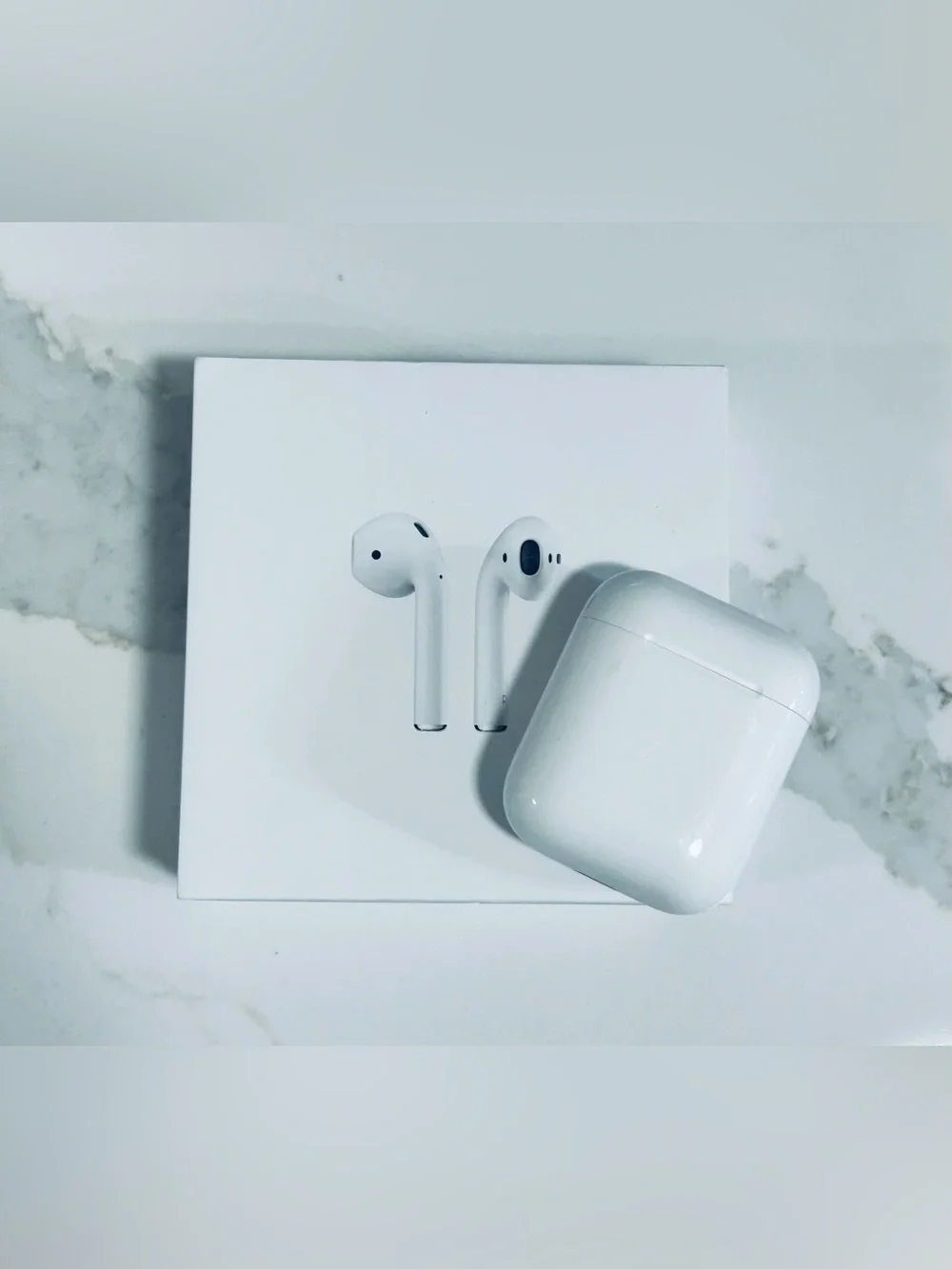 Apple AirPods with Charging Case 2nd Generation